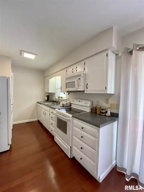 100 Carriage Hl, Macomb, IL 61455 photo 10