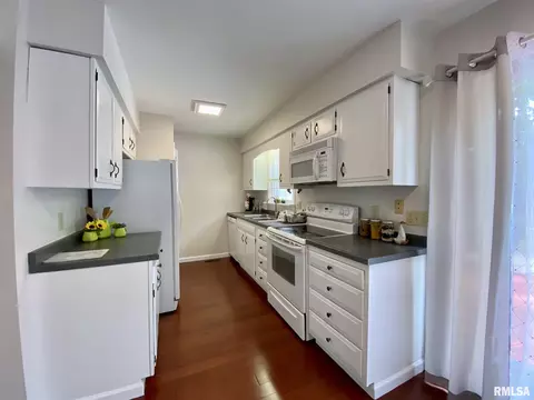100 Carriage Hl, Macomb, IL 61455 photo 7