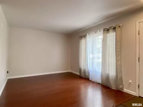 100 Carriage Hl, Macomb, IL 61455 photo 3