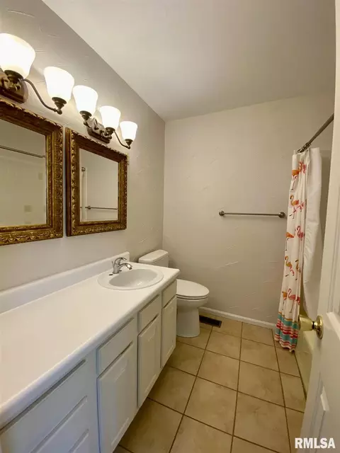 100 Carriage Hl, Macomb, IL 61455 photo 18