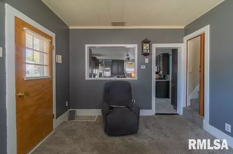 405 W Broad St, Roanoke, IL 61561 photo 5