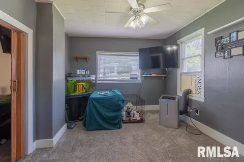 405 W Broad St, Roanoke, IL 61561 photo 3