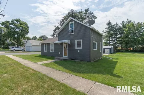 405 W Broad St, Roanoke, IL 61561 photo 2