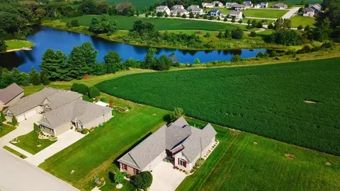 6205 W Creekside Dr, Edwards, IL 61528 photo 2