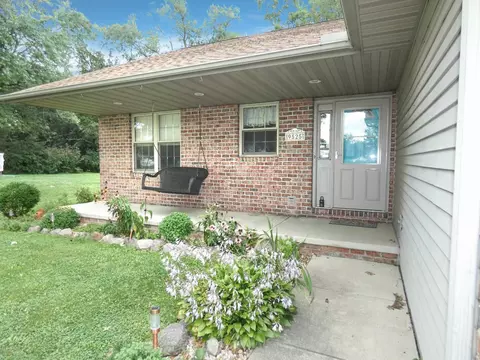 9525 W Guinivere Dr, Mapleton, IL 61547 photo 2