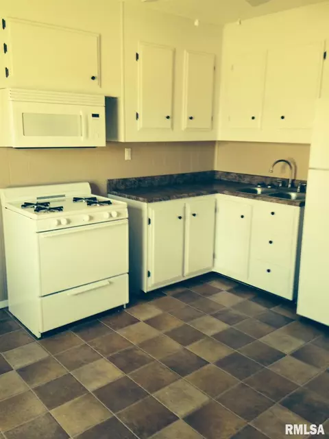 1345 E Carroll St, Macomb, IL 61455 photo 11