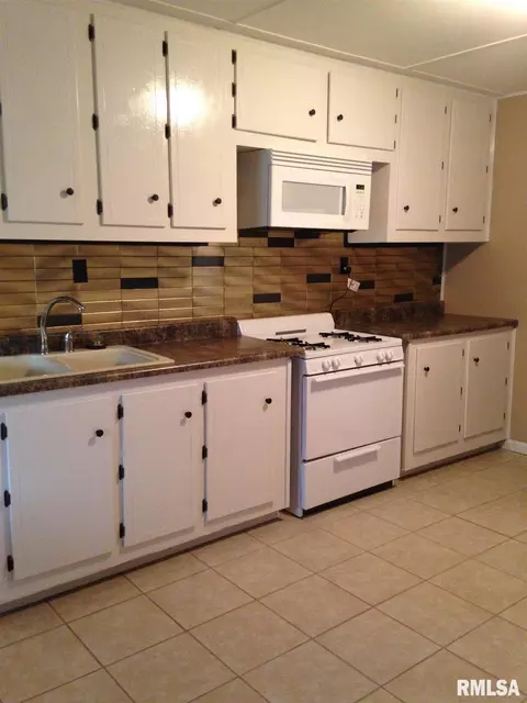 1345 E Carroll St, Macomb, IL 61455 photo 10