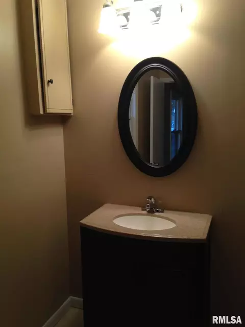 1345 E Carroll St, Macomb, IL 61455 photo 7