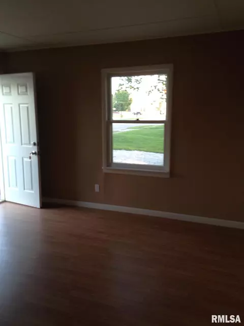 1345 E Carroll St, Macomb, IL 61455 photo 2