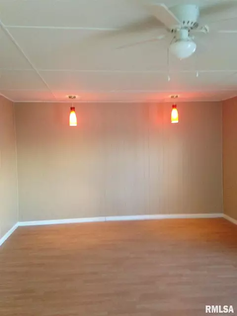 1345 E Carroll St, Macomb, IL 61455 photo 4