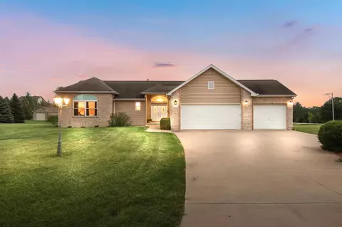 104 Windsor Dr, Germantown Hills, IL 61548 photo 1