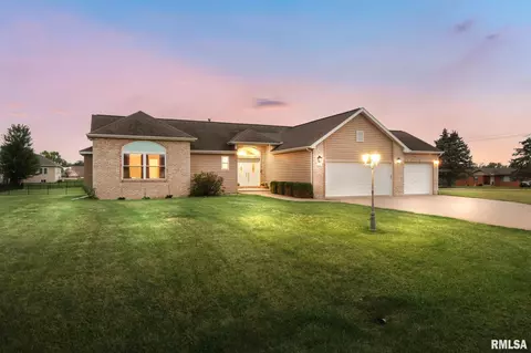 104 Windsor Dr, Germantown Hills, IL 61548 photo 2