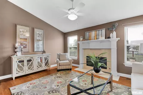 104 Windsor Dr, Germantown Hills, IL 61548 photo 9