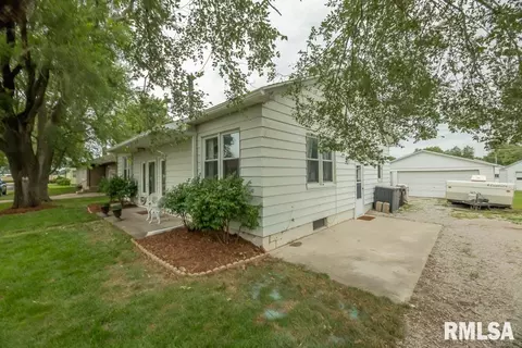 215 W Bertram St, Metamora, IL 61548 photo 4