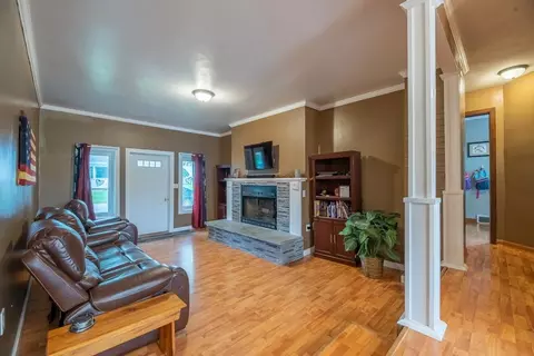 215 W Bertram St, Metamora, IL 61548 photo 9