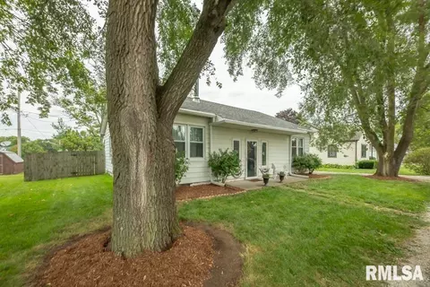 215 W Bertram St, Metamora, IL 61548 photo 2