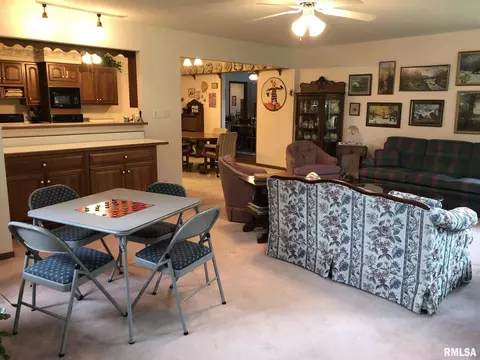 113 Doe Run, Macomb, IL 61455 photo 12