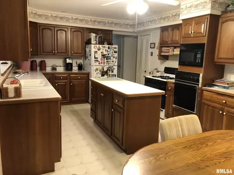 113 Doe Run, Macomb, IL 61455 photo 15