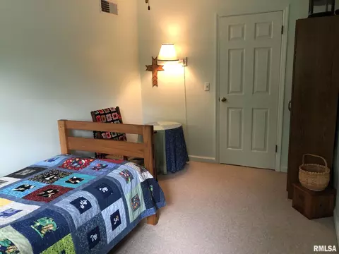 113 Doe Run, Macomb, IL 61455 photo 40