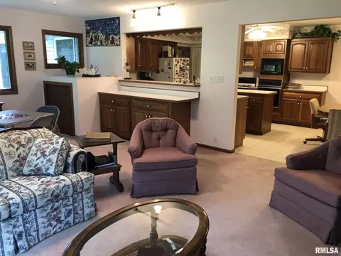 113 Doe Run, Macomb, IL 61455 photo 13