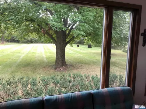 113 Doe Run, Macomb, IL 61455 photo 9