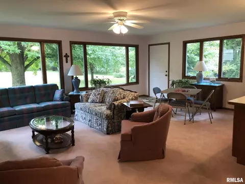 113 Doe Run, Macomb, IL 61455 photo 11