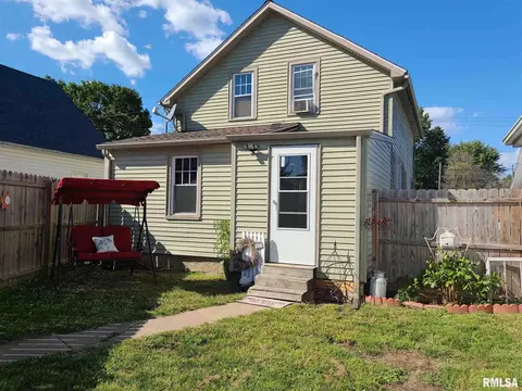 394 W Maple St, Canton, IL 61520 photo 5