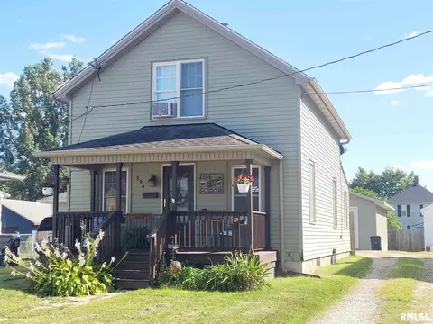394 W Maple St, Canton, IL 61520 photo 1
