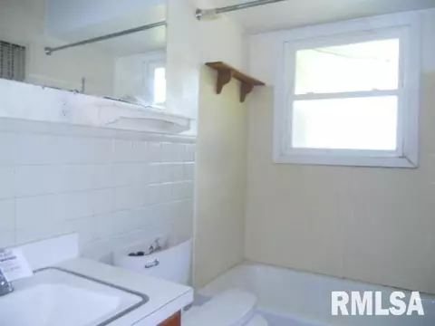 100 Circle Dr, Avon, IL 61415 photo 7