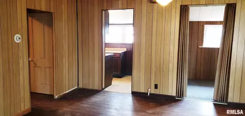 42 E Oak St, Canton, IL 61520 photo 9