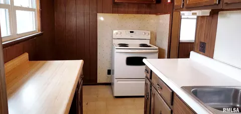 42 E Oak St, Canton, IL 61520 photo 28