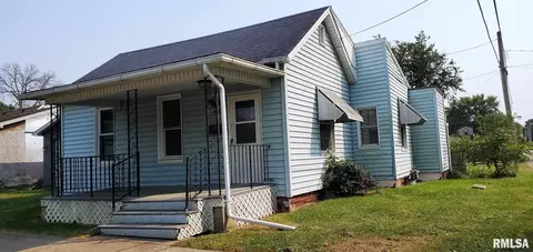 42 E Oak St, Canton, IL 61520 photo 2