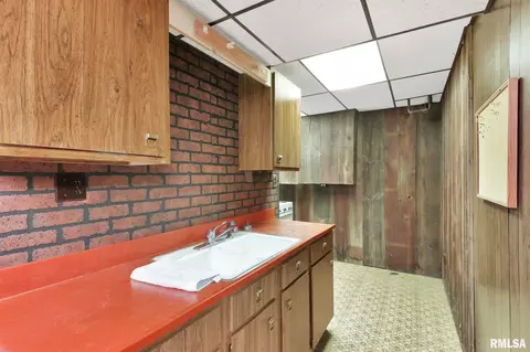 308 E 1st St, Delavan, IL 61734 photo 31