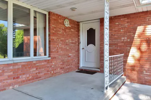 308 E 1st St, Delavan, IL 61734 photo 3