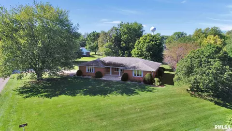 308 E 1st St, Delavan, IL 61734 photo 2