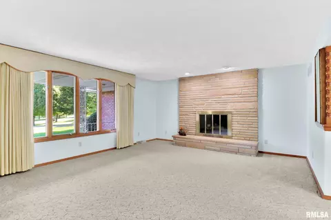 308 E 1st St, Delavan, IL 61734 photo 7