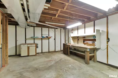 308 E 1st St, Delavan, IL 61734 photo 29