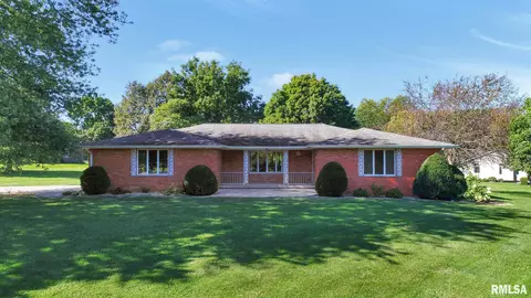 308 E 1st St, Delavan, IL 61734 photo 1