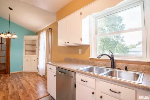 519 E Pine St, Metamora, IL 61548 photo 8