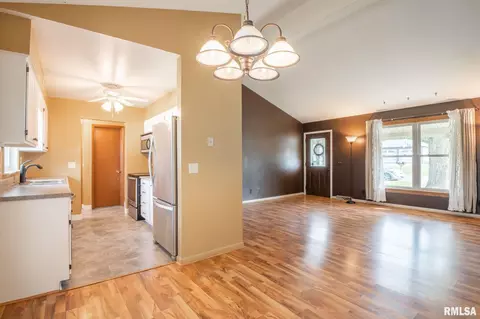 519 E Pine St, Metamora, IL 61548 photo 9
