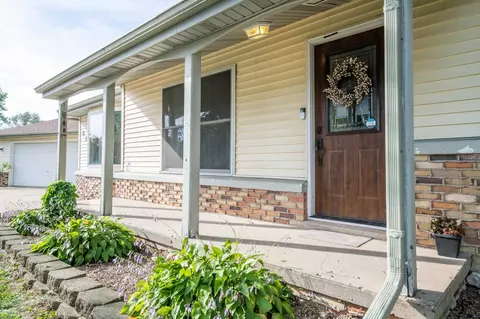 519 E Pine St, Metamora, IL 61548 photo 2