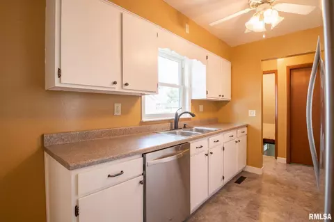 519 E Pine St, Metamora, IL 61548 photo 10