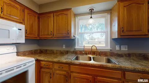 940 E Madison St, Morton, IL 61550 photo 14