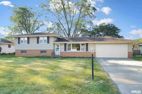 940 E Madison St, Morton, IL 61550 photo 2