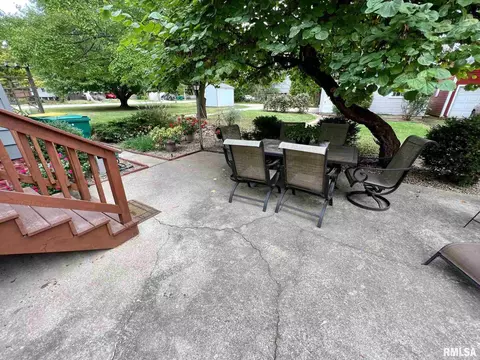 409 S Lafayette St, Macomb, IL 61455 photo 6
