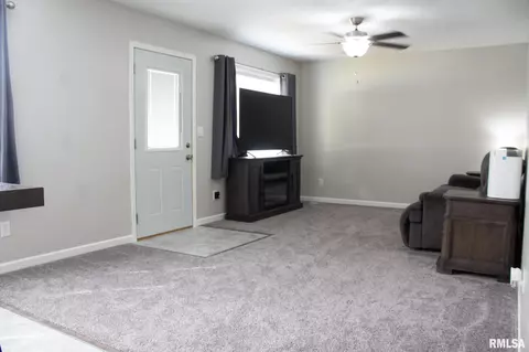 901 Oakwood Dr, Eureka, IL 61530 photo 5