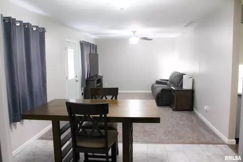 901 Oakwood Dr, Eureka, IL 61530 photo 3