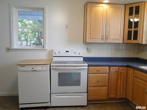 526 S Johnson St, Macomb, IL 61455 photo 9