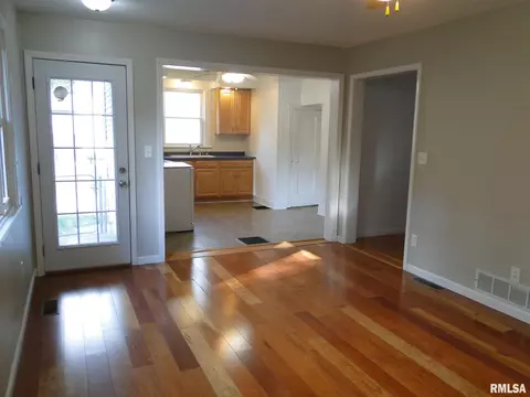 526 S Johnson St, Macomb, IL 61455 photo 7