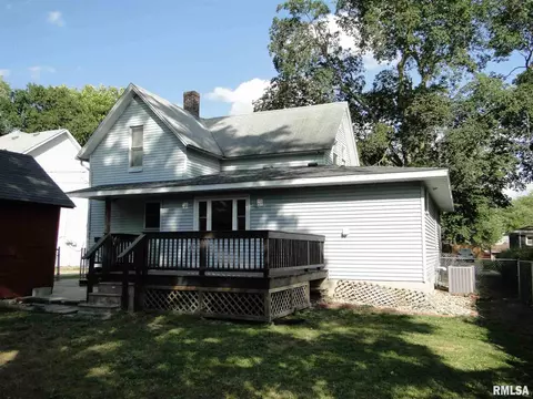 526 S Johnson St, Macomb, IL 61455 photo 2